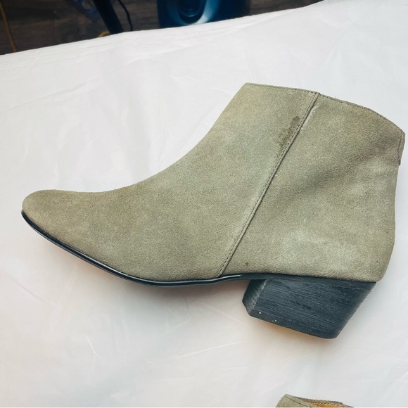 Kelsi Dagger Tan Suede Booties - Picture 11 of 12